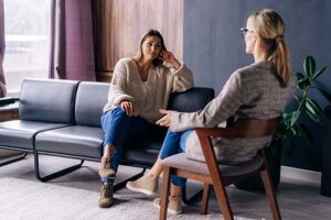 woman receives cognitive-behavioral therapy